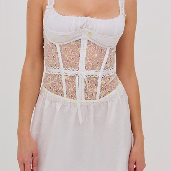 FOR LOVE & LEMONS CHRISTY SLIP DRESS SIZE XL
FESTIVAL BOHO EMBROIDERED DAISY - Picture 9 of 12